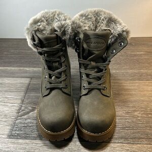 Lugz boots woman’s size 7 (d66) green army